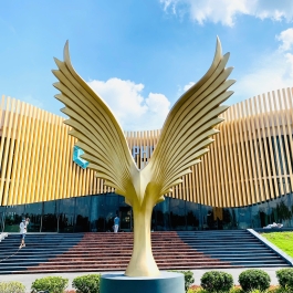 Mô hình cánh chim trang trí khuôn viên ấn tượng