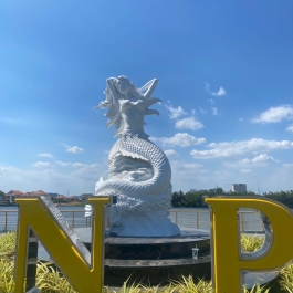 Mô hình nàng tiên cá trang trí khuôn viên