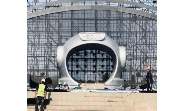 Mô Hình Công Nghệ nhựa composite cao 10m sản xuất thi công sự kiện cuộc thi hoa hậu hoàn vũ việt nam 2025