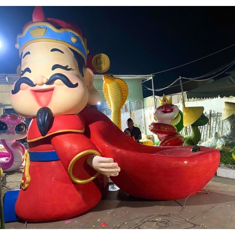 Mô Hình Thần Tài Bằng Mút Xốp: Vật Phẩm Hút Tài Lộc Trong Trang Trí Sự Kiện Đầu Năm