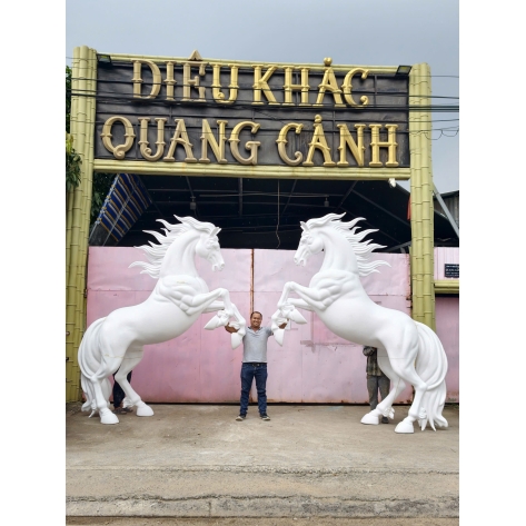 Xưởng làm tượng ngựa xốp TPHCM: Dịch vụ điêu khắc uy tín, chuyên nghiệp