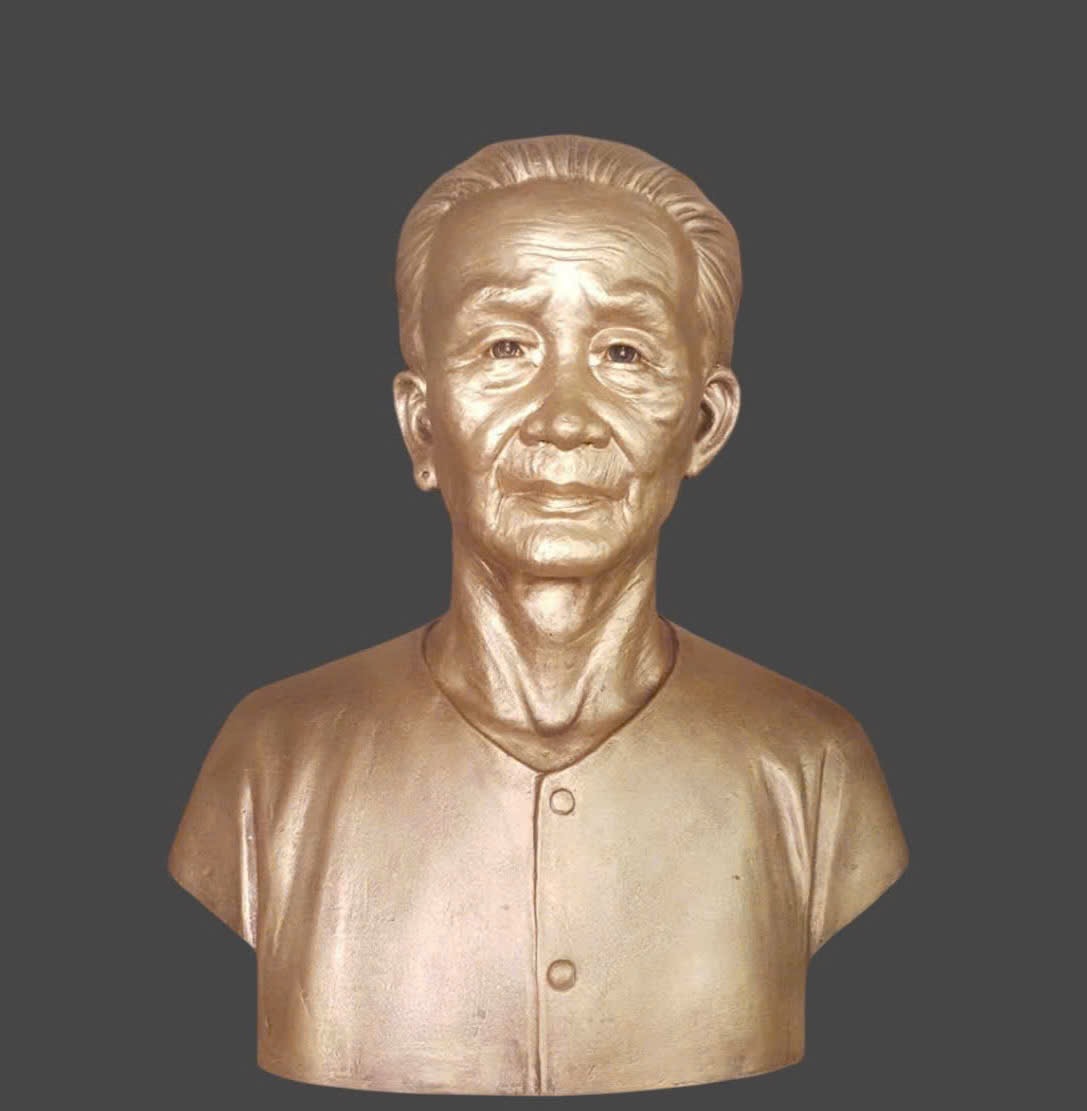 Tượng Chân Dung  Cụ Bà 