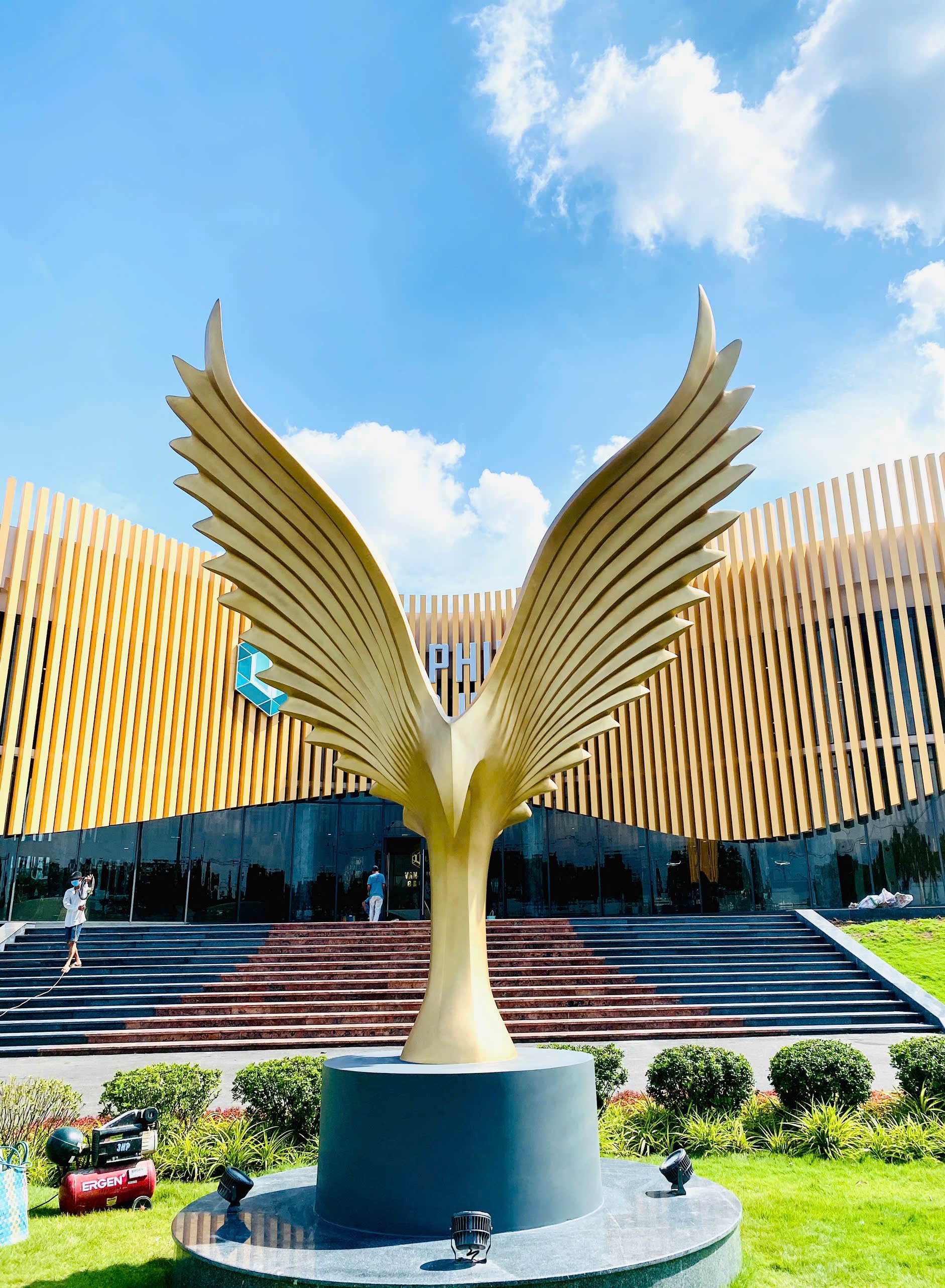 Mô hình cánh chim trang trí khuôn viên ấn tượng